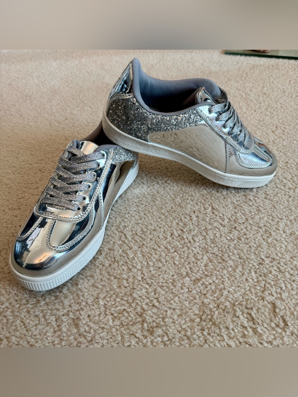 NIB Silver Sparkle Metallic Glitter Sneakers Size 7